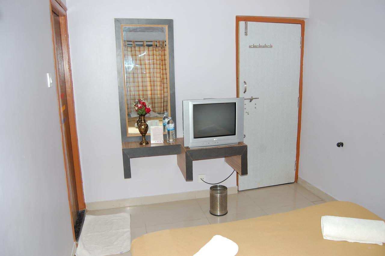 Hotel Utsav Shirdi Eksteriør billede
