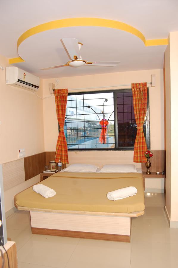 Hotel Utsav Shirdi Eksteriør billede
