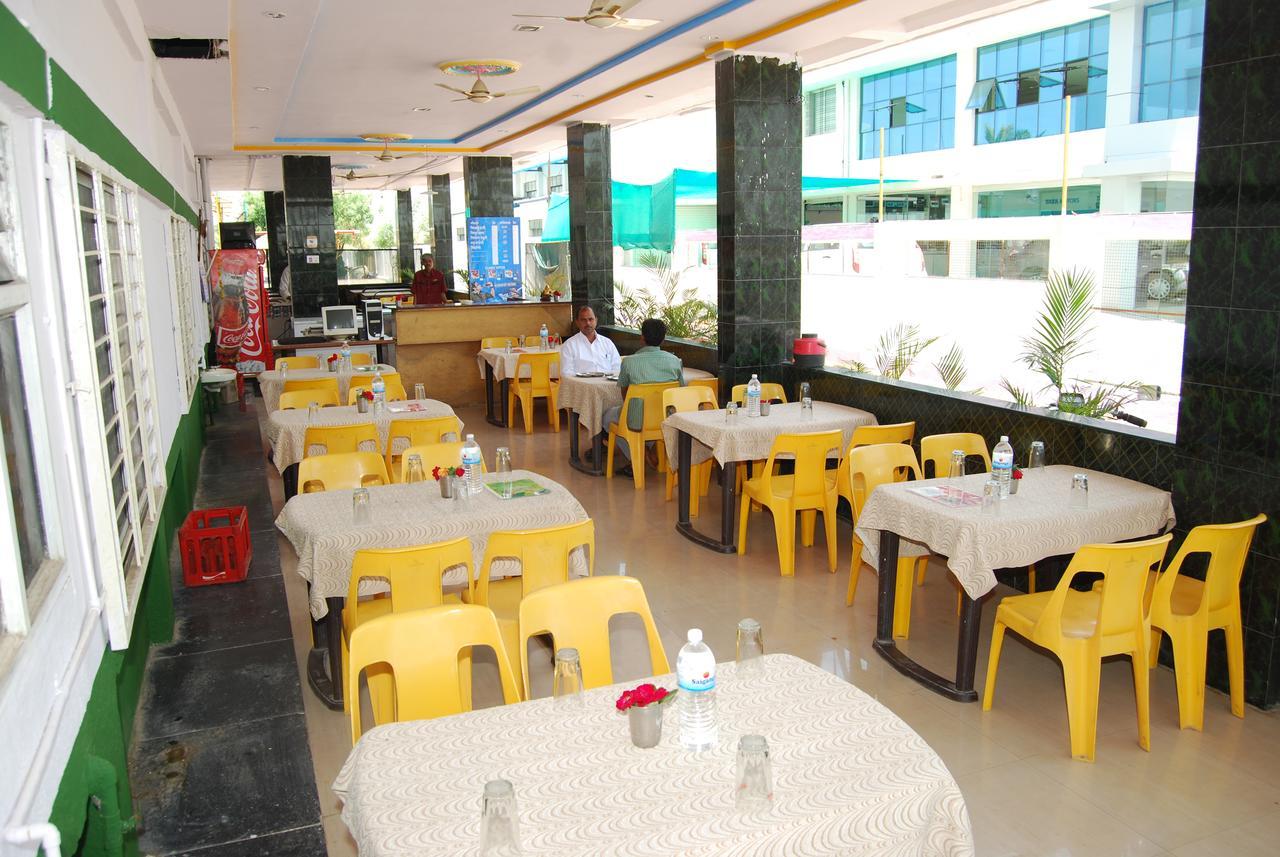 Hotel Utsav Shirdi Eksteriør billede
